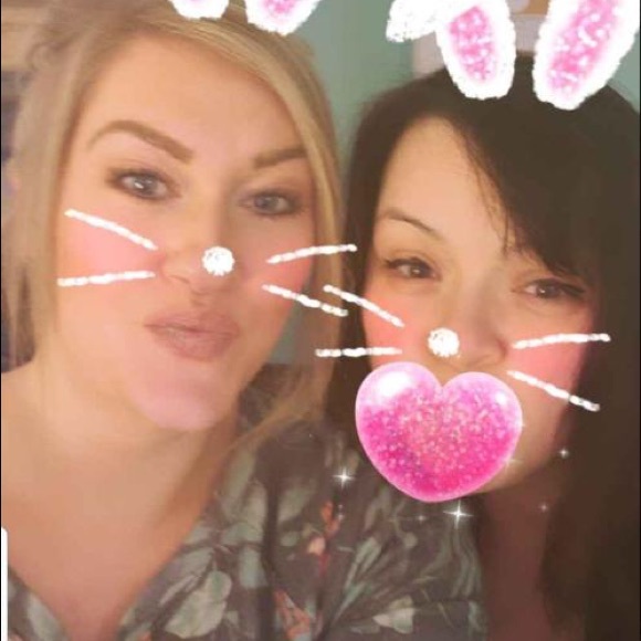 Meet your Posher, Nicole - Picture 5 of 6